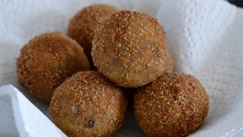 A tower of six Arancini.