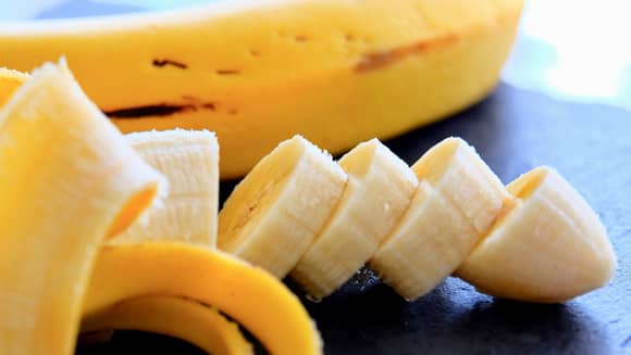 Peeled and sliced banana.