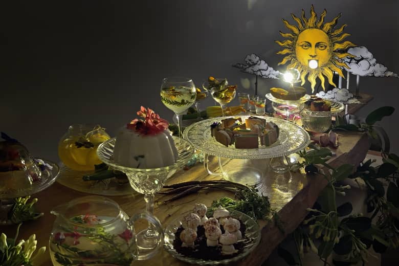 Aestival table built around the sun.