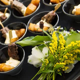Steak and Chips Bowls – skewers of char grilled beef fillet with big chips and béarnaise sauce.