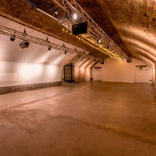 Kachette Exposed Brick Arch 2 West.